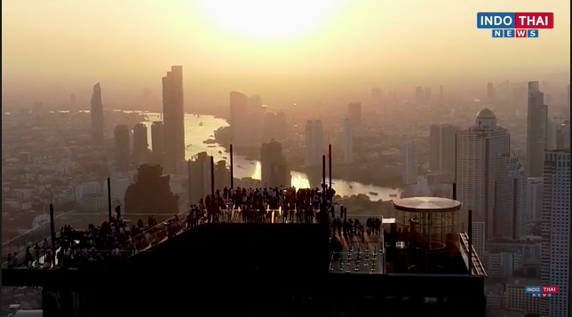 Financial District of Bangkok | Mahanakhon Skywalk & Rooftop | Chong Nonsi Station | BTS Skytrain