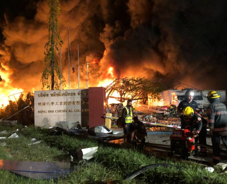 Thai​ Producing Plastic Foam​ Factory​ Sparks​ Huge Fire