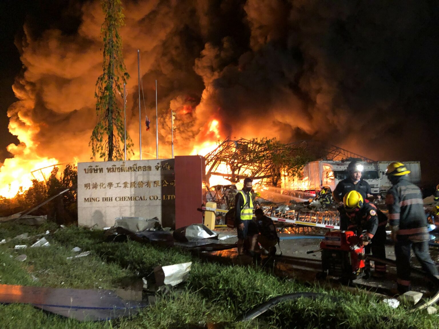 Thai​ Producing Plastic Foam​ Factory​ Sparks​ Huge Fire