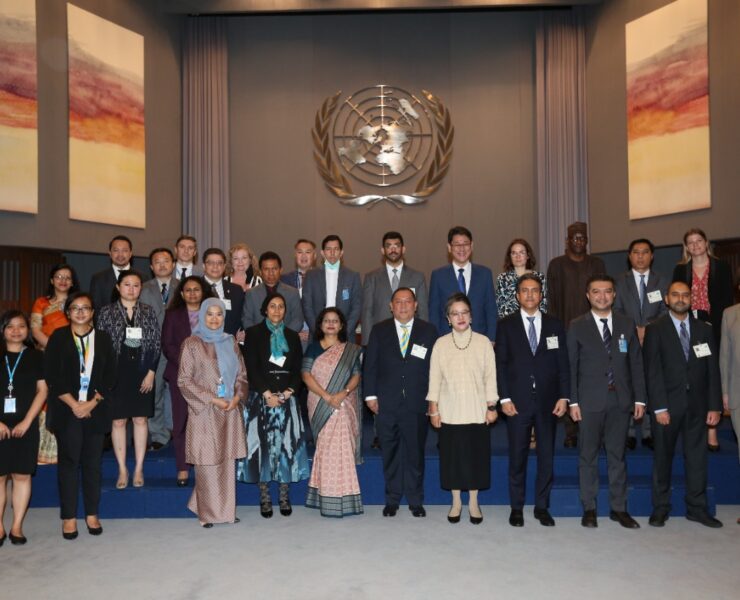 You need to edit logo. Make it as same the current one.