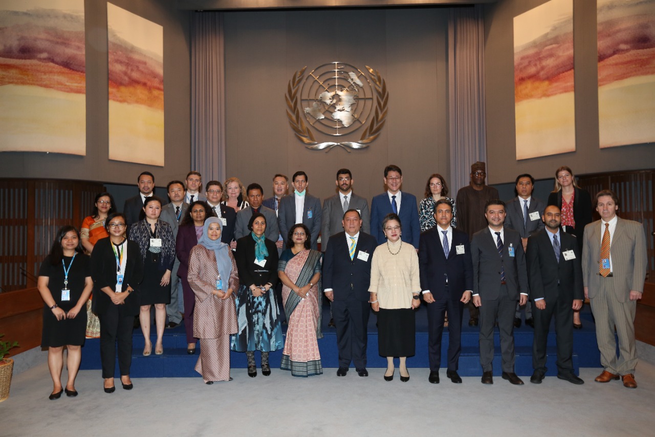 You need to edit logo. Make it as same the current one.