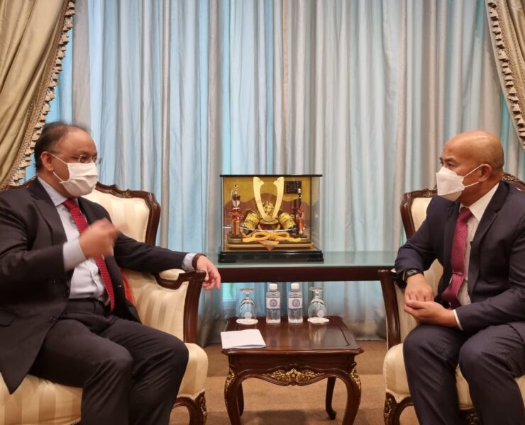 Mr Nagesh Singh with Khun Bhakavat Tanskul