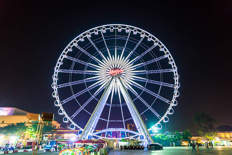 Ferris wheel of the riverfront the most popular shopping experiences in Bangkok
